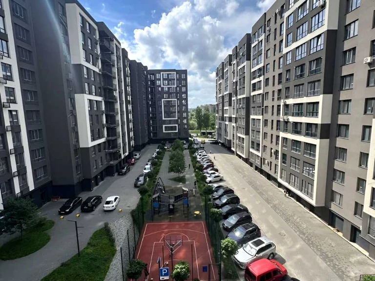 Квартира. Івано-Франківськ, Героїв Миколаєва вул.