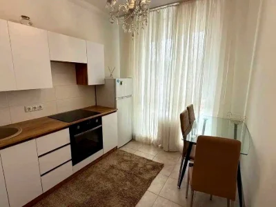 Квартира. Київ, Світла вулиця