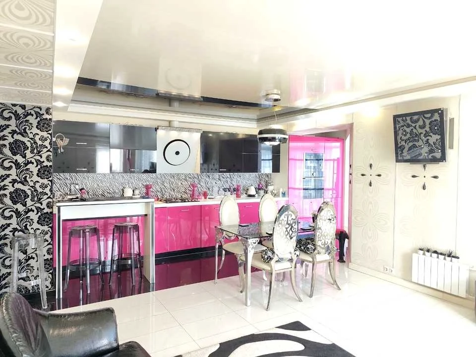 Apartment. Kyiv, Lower Val st.