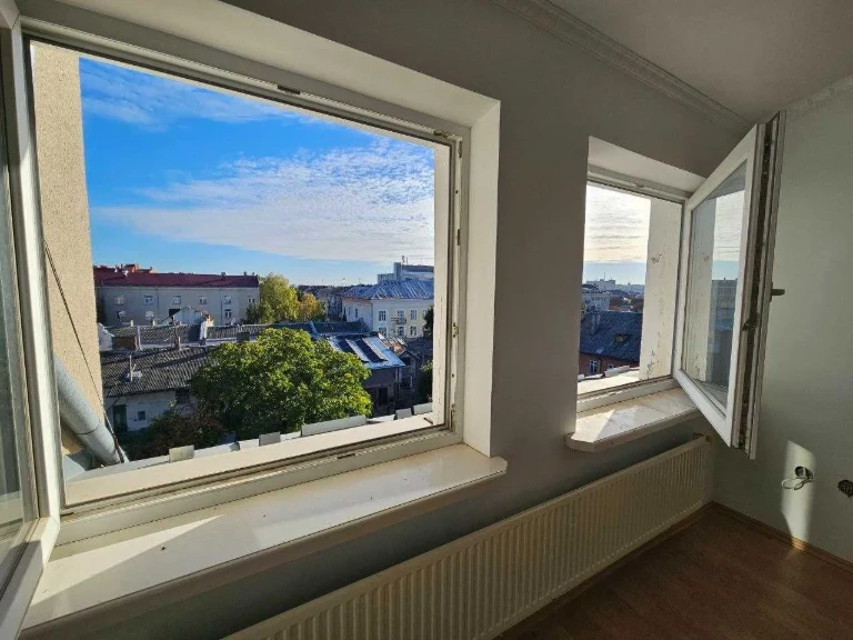 Sale of a 3-room apartment in the city center!
