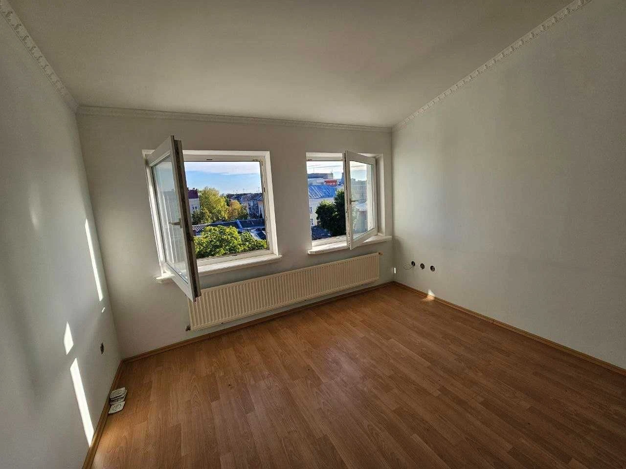 Sale of a 3-room apartment in the city center!