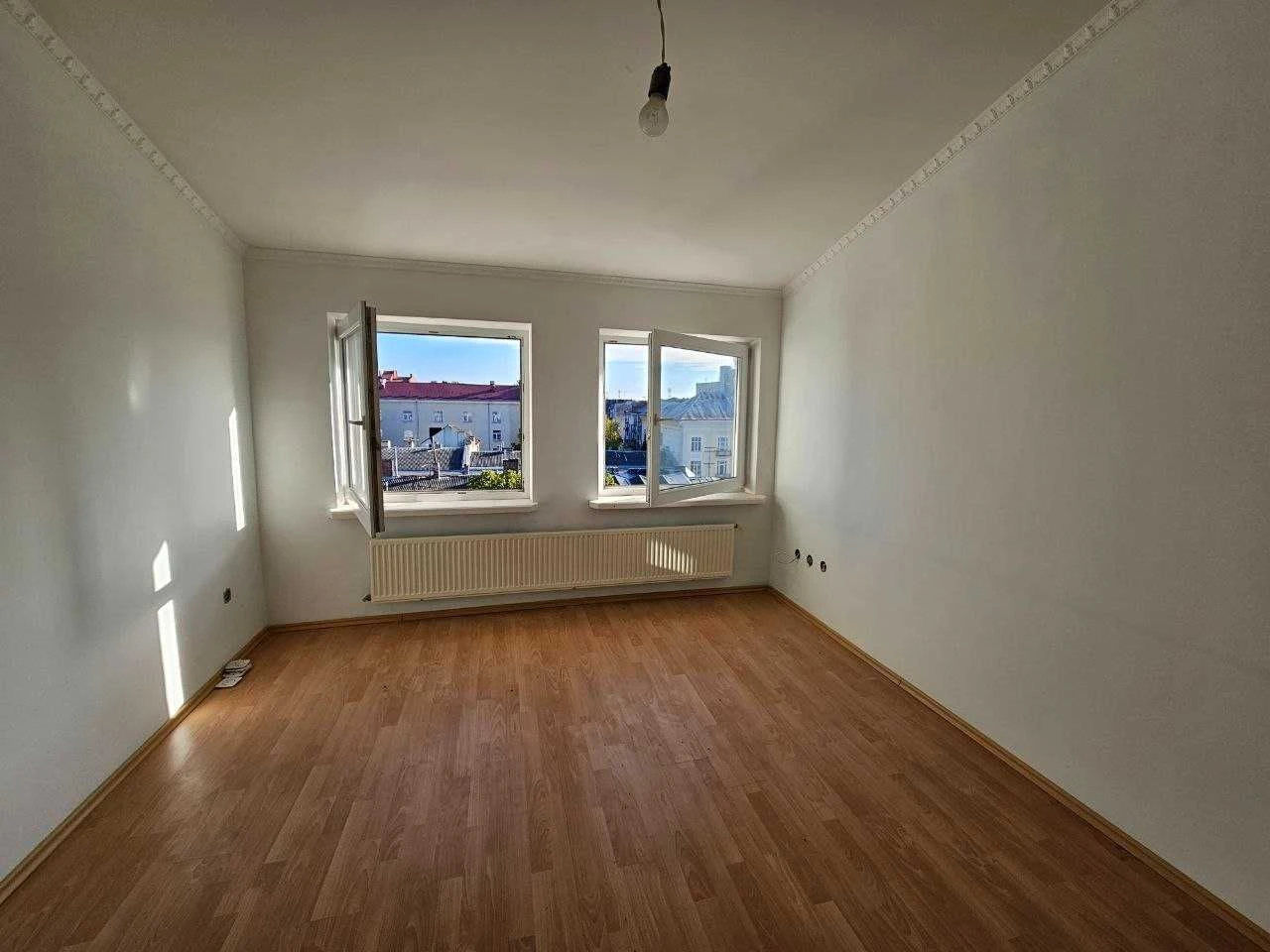 Sale of a 3-room apartment in the city center!