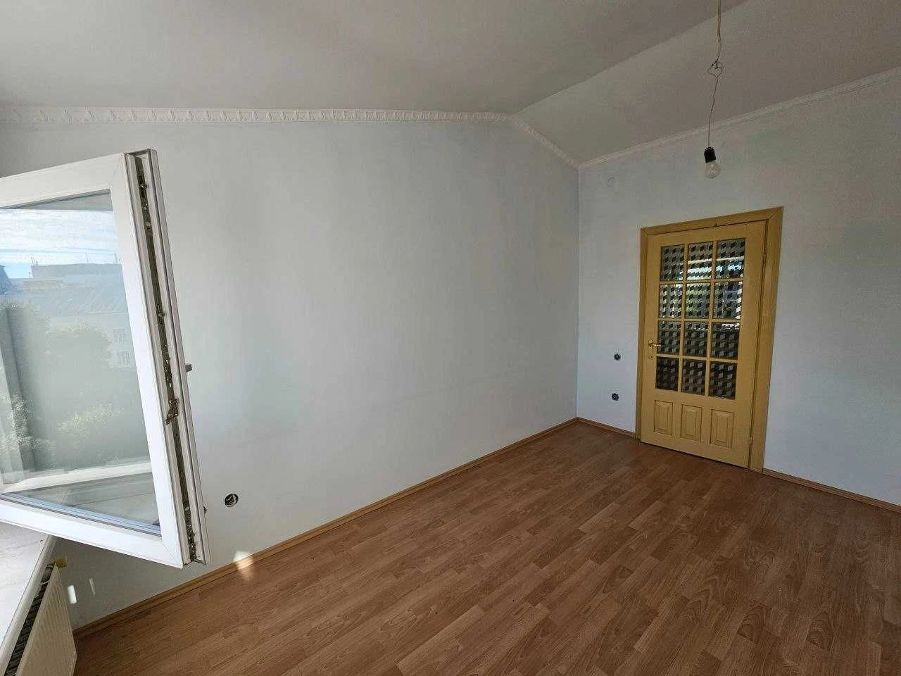 Sale of a 3-room apartment in the city center!