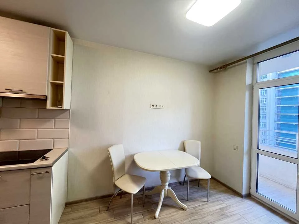 Apartment. Vasyl Lipkivsky metro station street, Kyiv