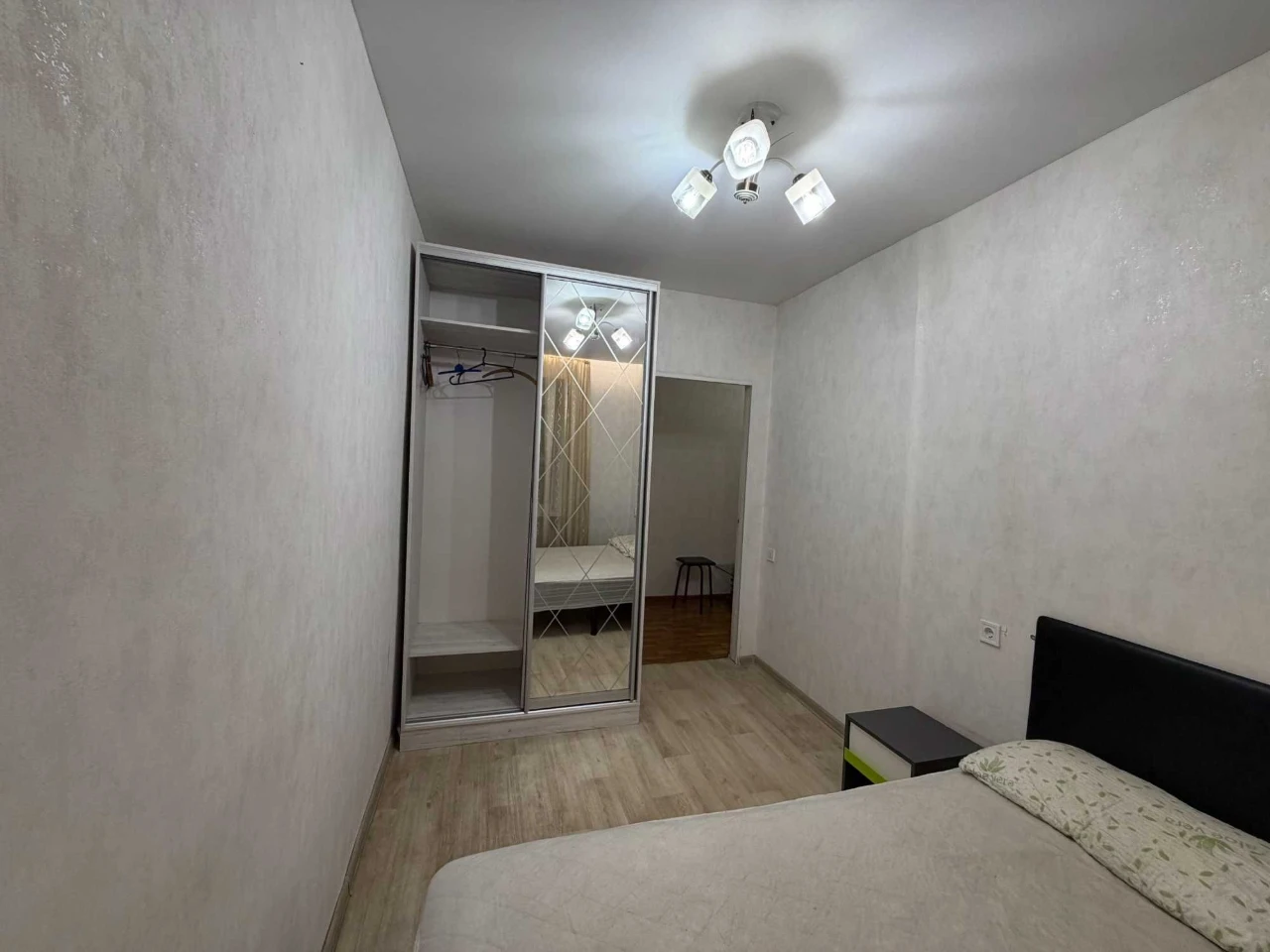 For sale, 2-bedroom apartment on Serdnyofontanska Street.