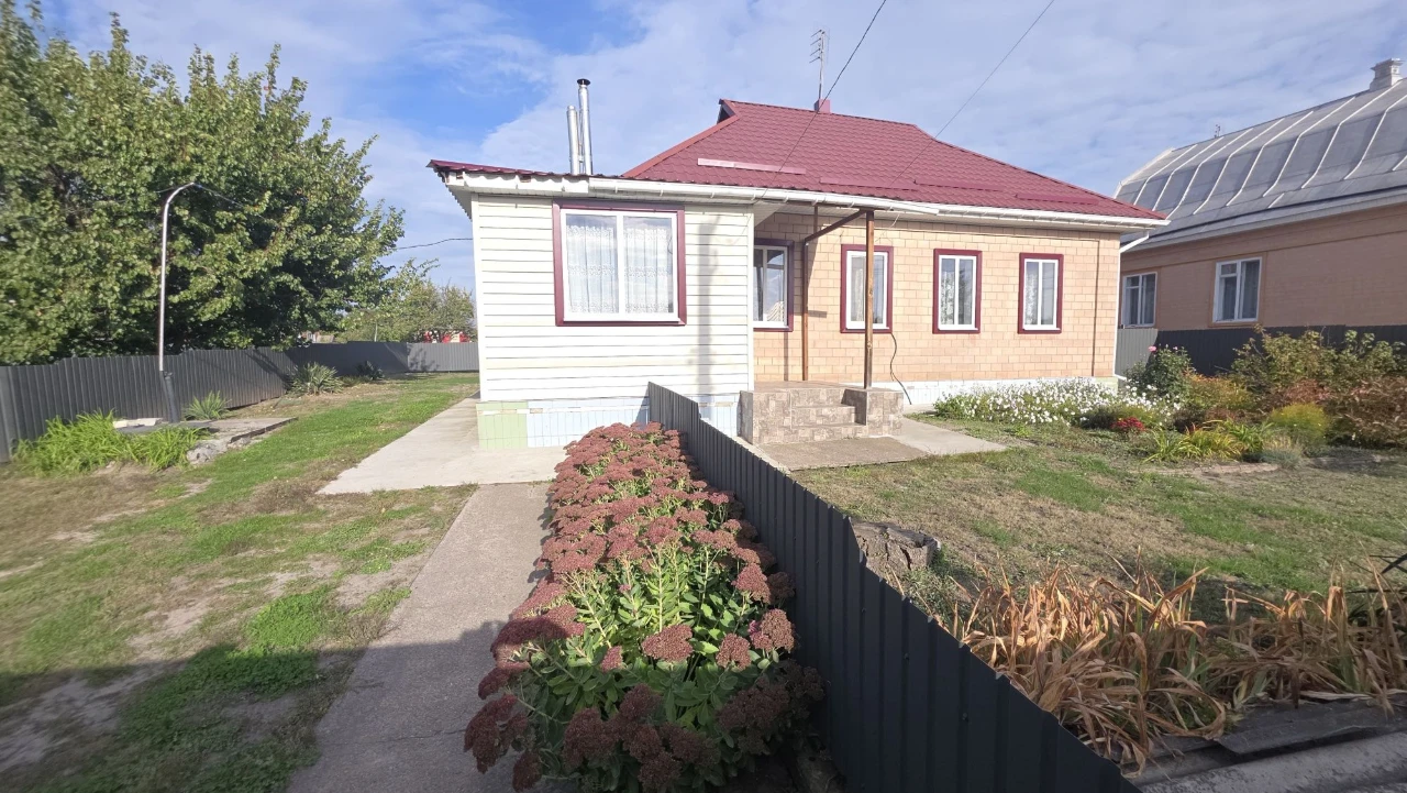 Продаж будинку в центрі  с.Білозір'я
