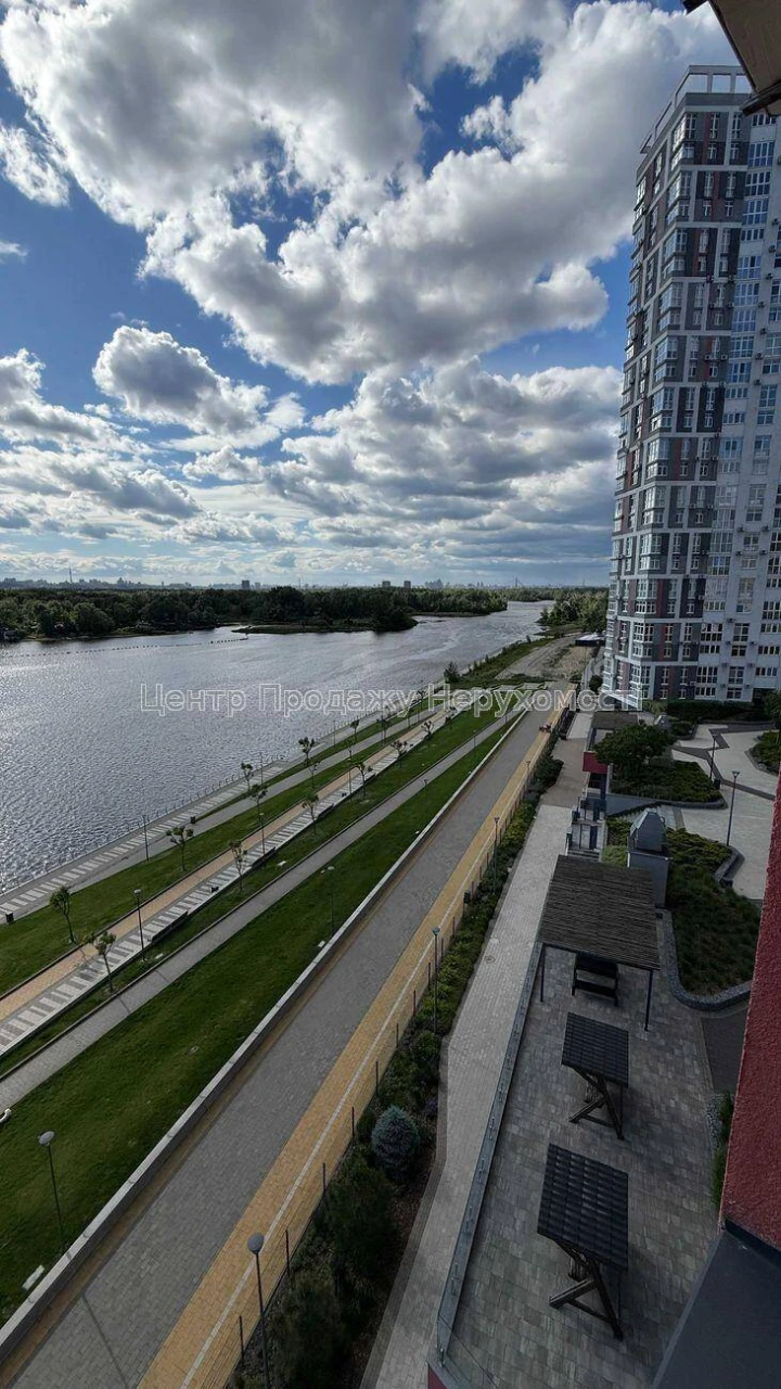 Продаж 3-кімнатній квартири в ЖК "Русанівська Гавань"