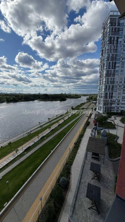 Продаж 3-кімнатній квартири в ЖК "Русанівська Гавань"