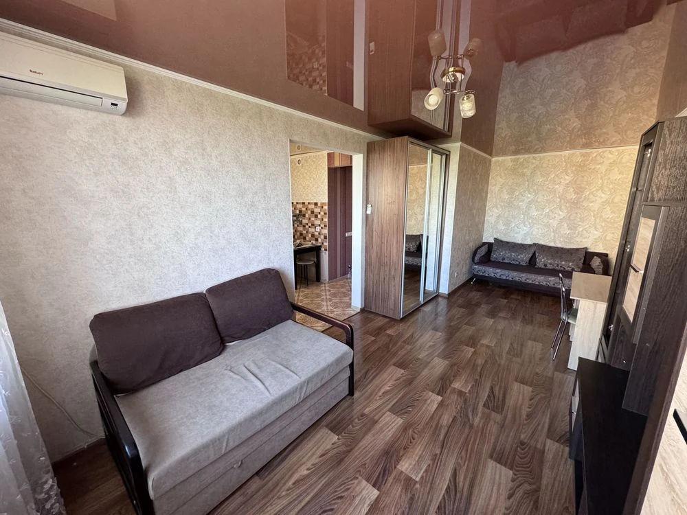 Продається однокімнатна квартира біля метро Чернігівська без