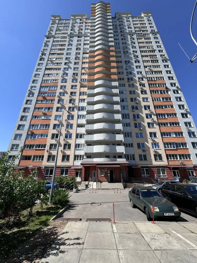 Продається однокімнатна квартира біля метро Чернігівська без