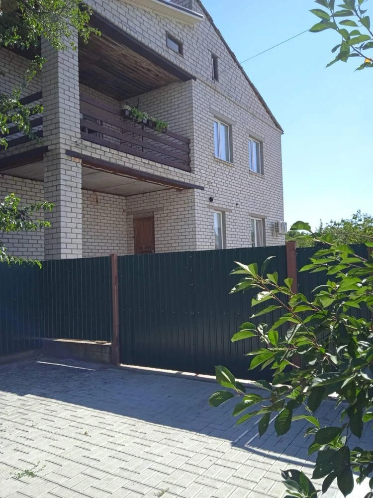 Selling 2-story house in Big Korennya