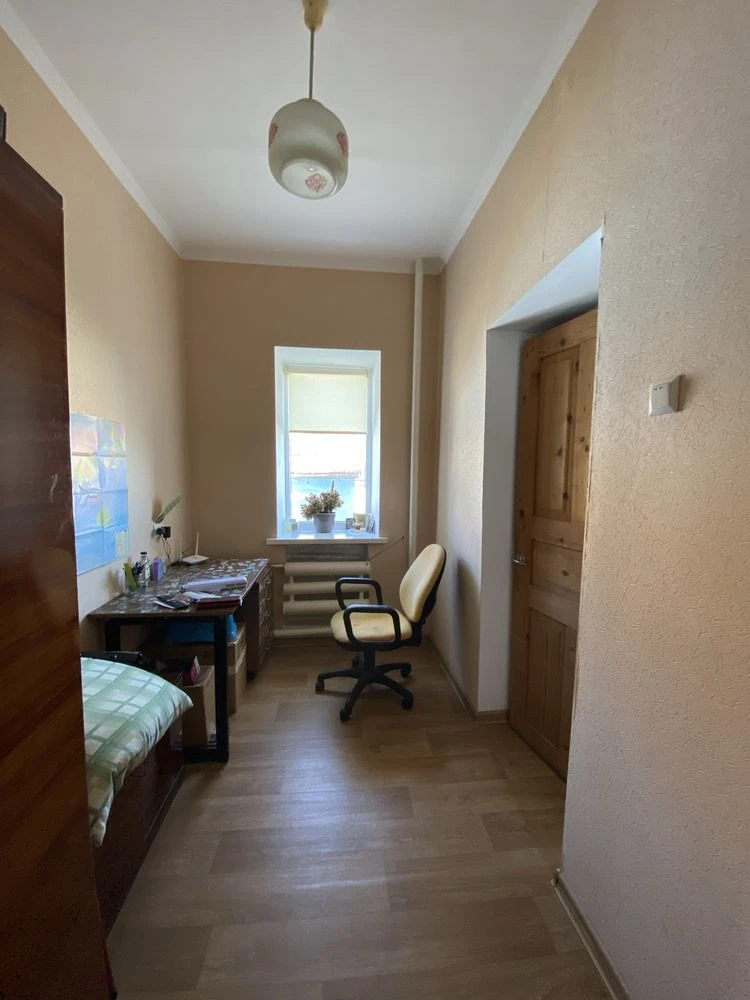 Selling 2-story house in Big Korennya