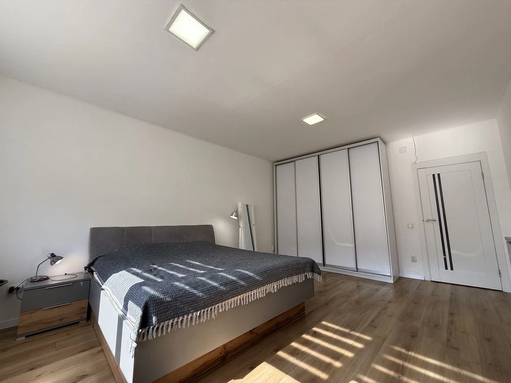 Sale of a 3-bedroom apartment on Heroi Krot Street