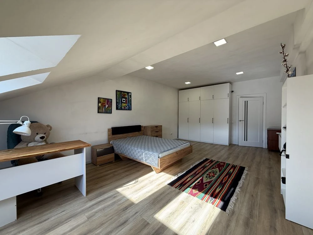 Sale of a 3-bedroom apartment on Heroi Krot Street