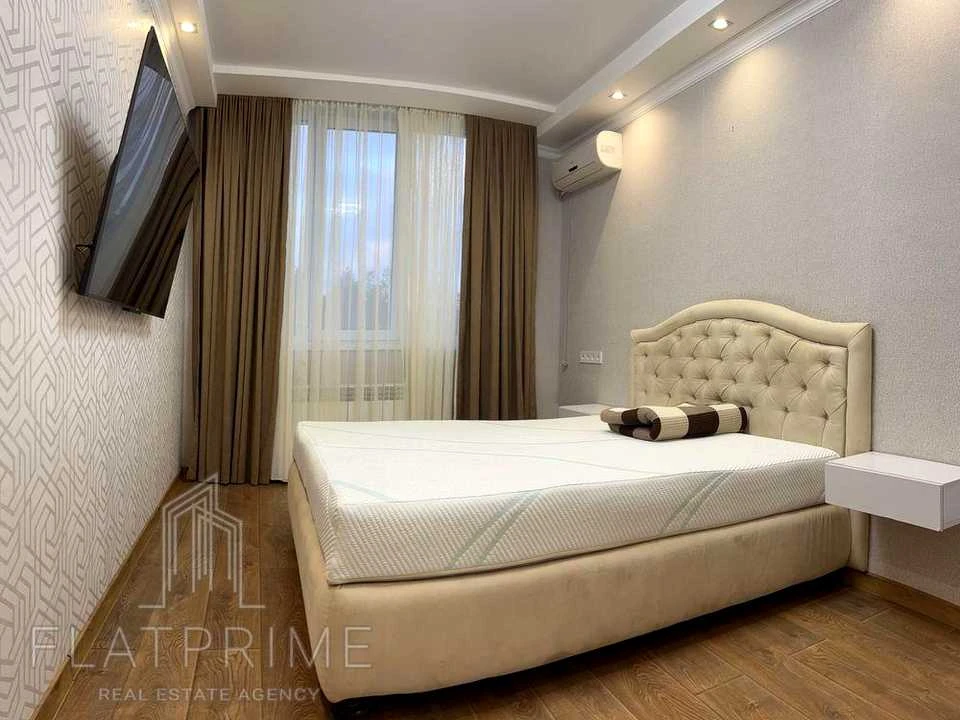 Квартира. Київ, Світла вулиця