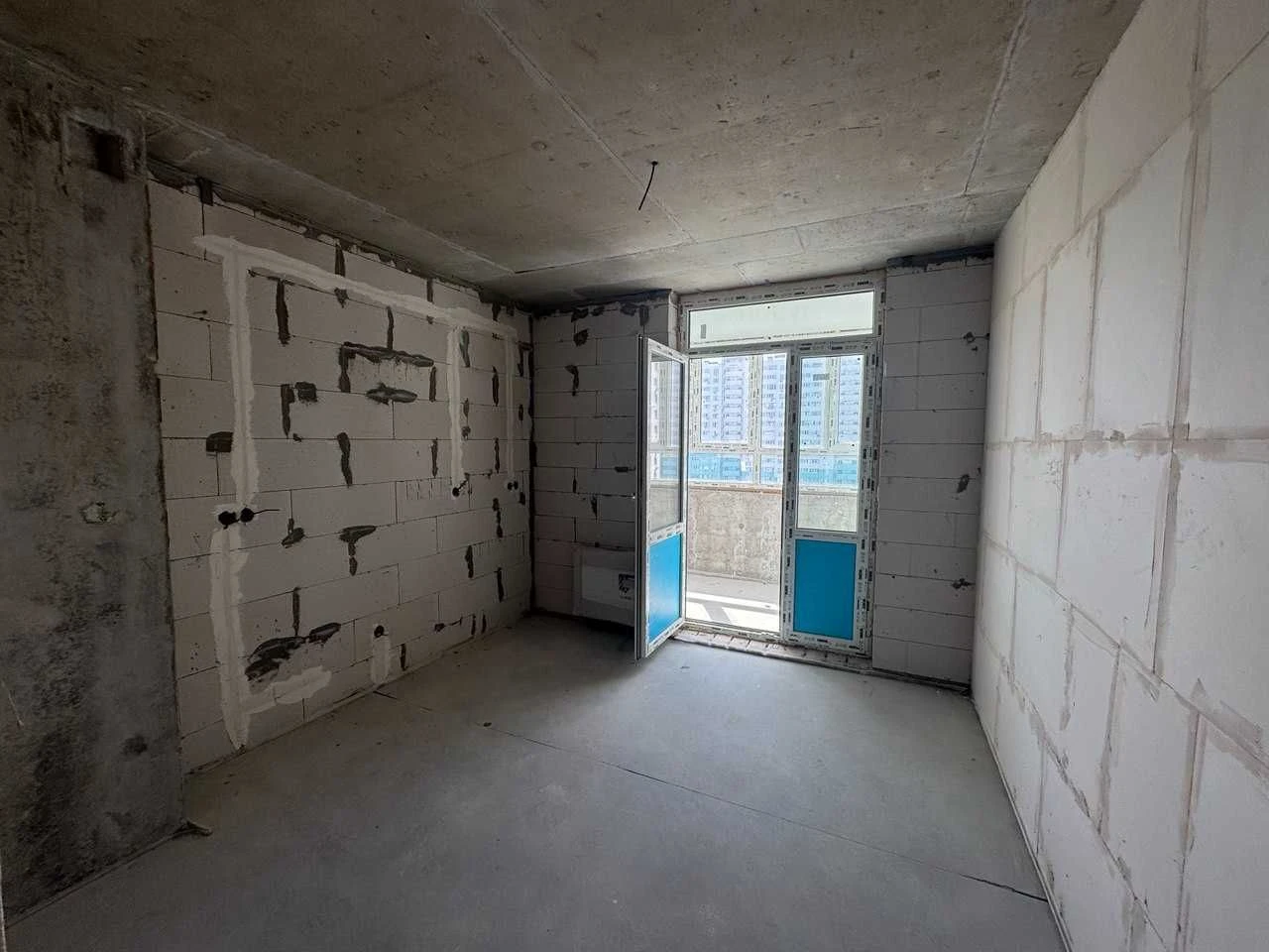 Sale of a spacious 1-bedroom apartment in the "Odessky Bulvar" residential complex