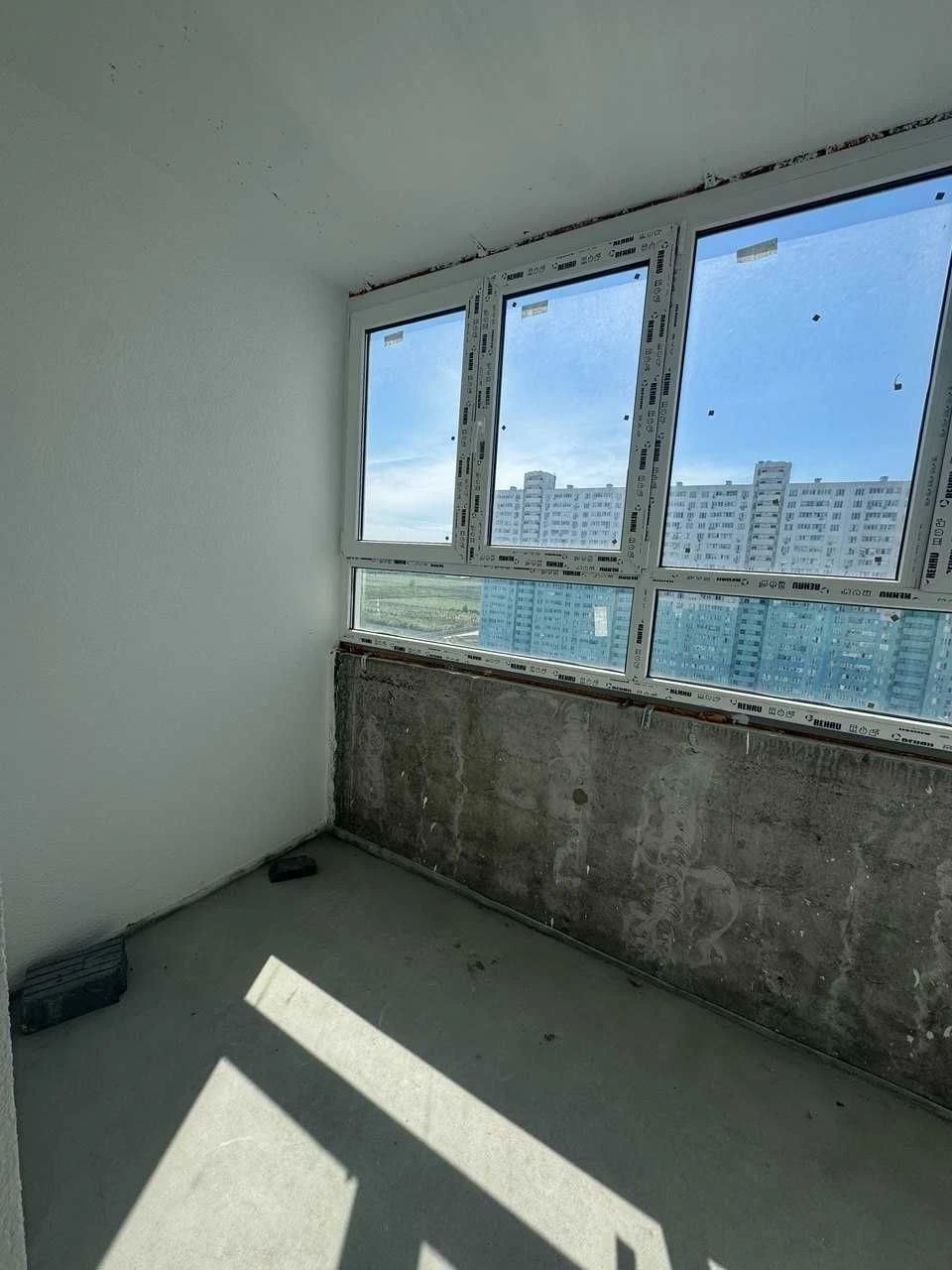 Sale of a spacious 1-bedroom apartment in the "Odessky Bulvar" residential complex