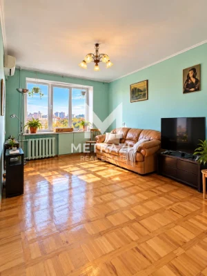 Продам 2-кімнатну квартиру,  вулиця 23 Серпня,2, Павлове Пол