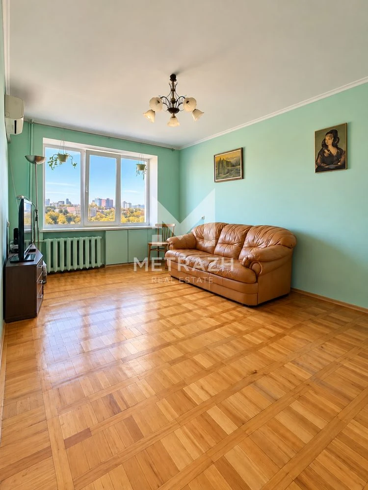 Продам 2-кімнатну квартиру,  вулиця 23 Серпня,2, Павлове Пол