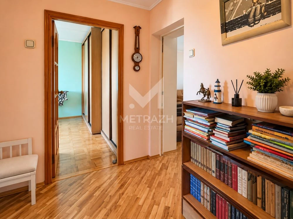 Продам 2-кімнатну квартиру,  вулиця 23 Серпня,2, Павлове Пол