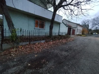 Продам срочно.ул Винниченко 2 эт часть дома 185м