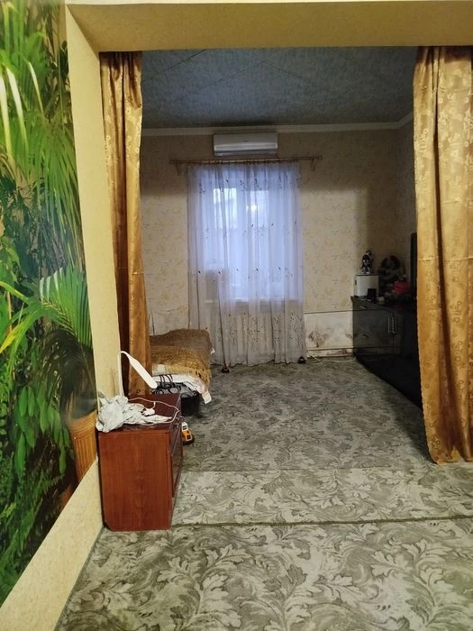 Продам срочно.ул Винниченко 2 эт часть дома 185м