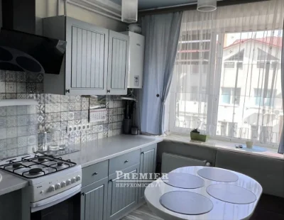 Продається 2-кімнатна квартира з ремонтом
