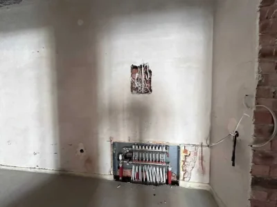 Велика трикімнатна з частковим ремонтом