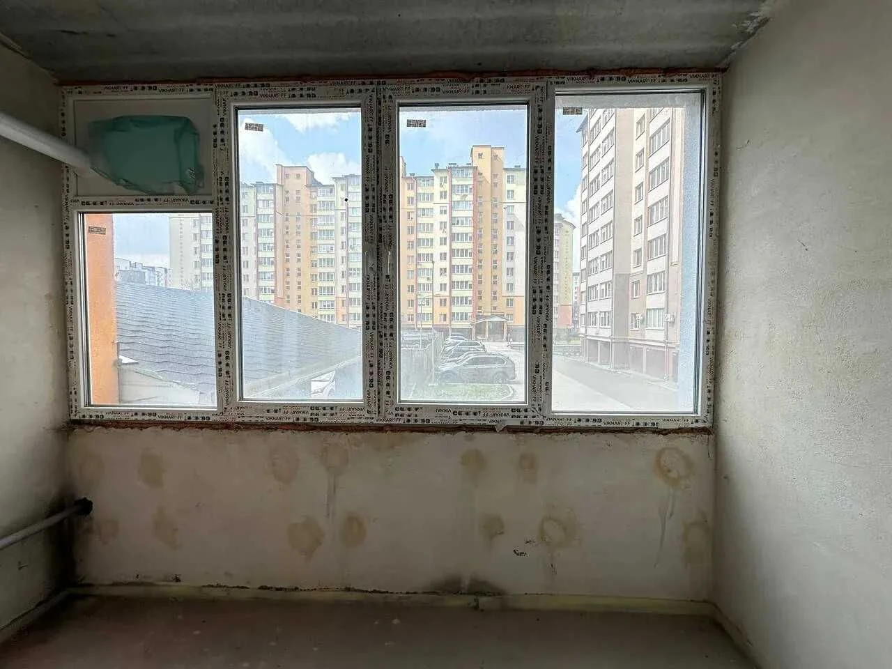 Велика трикімнатна з частковим ремонтом