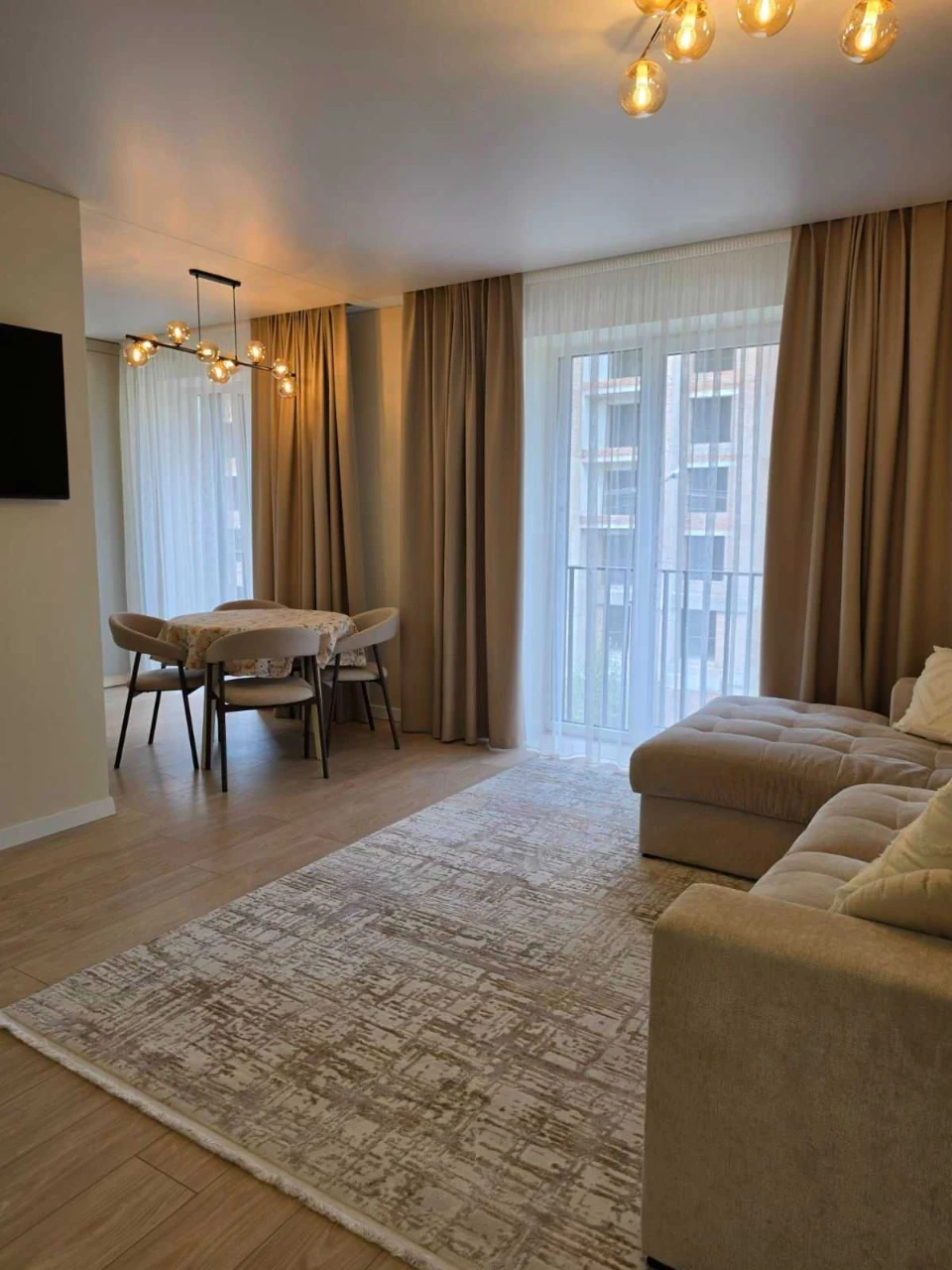 Selling 2-bedroom apartment in Clubne Mistechko.