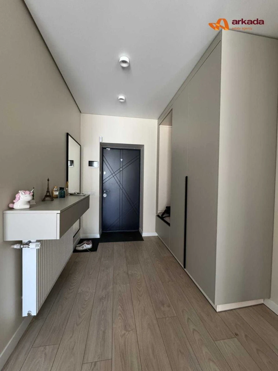 Selling 2-bedroom apartment in Clubne Mistechko.