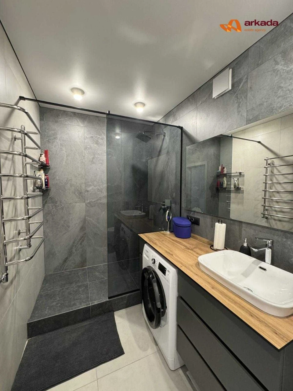 Selling 2-bedroom apartment in Clubne Mistechko.