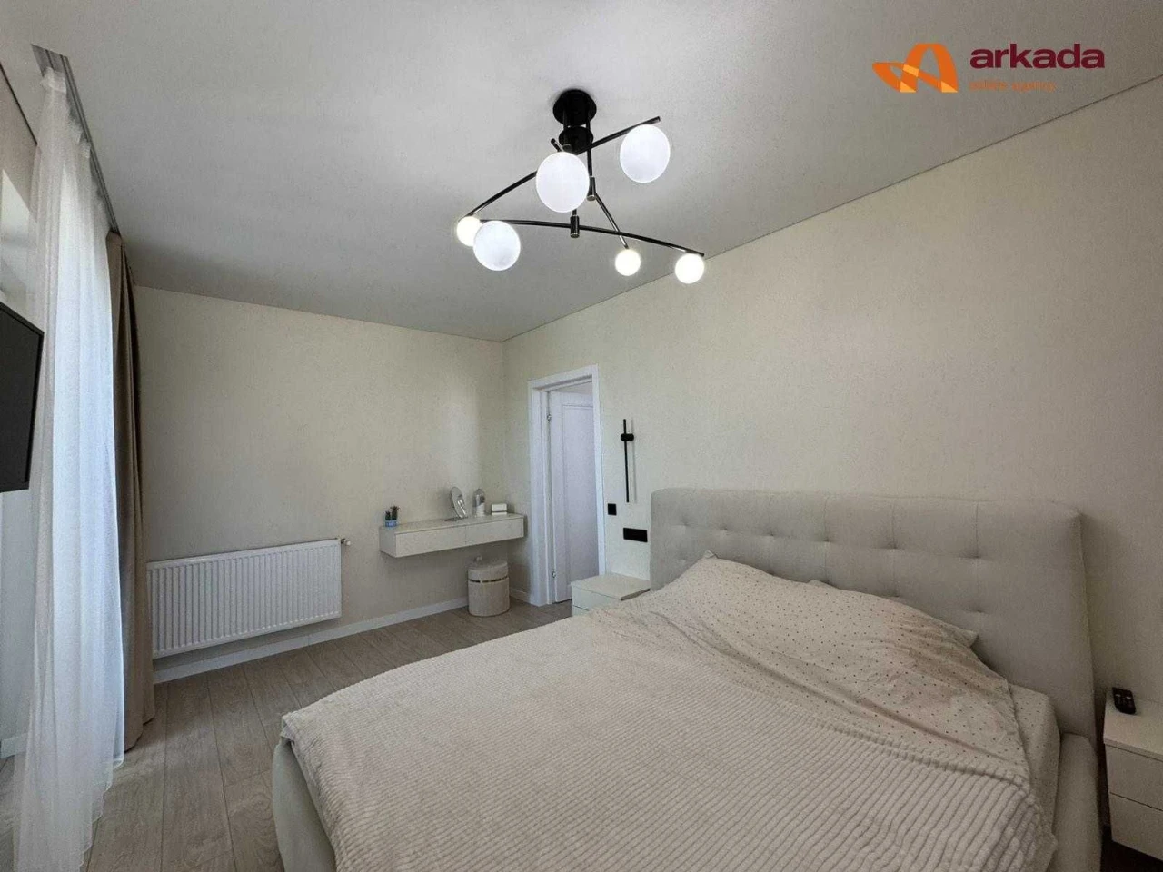 Selling 2-bedroom apartment in Clubne Mistechko.