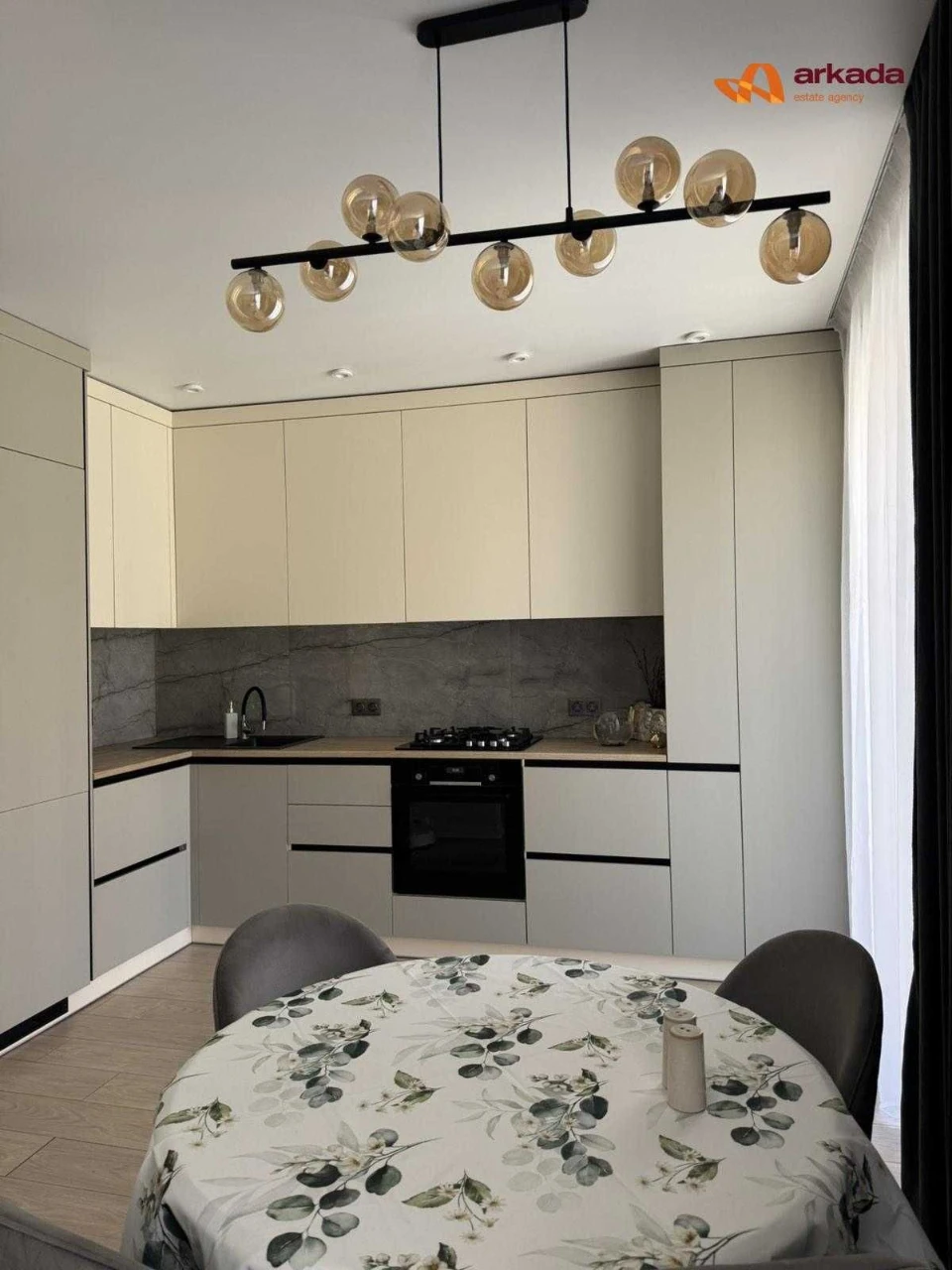 Selling 2-bedroom apartment in Clubne Mistechko.
