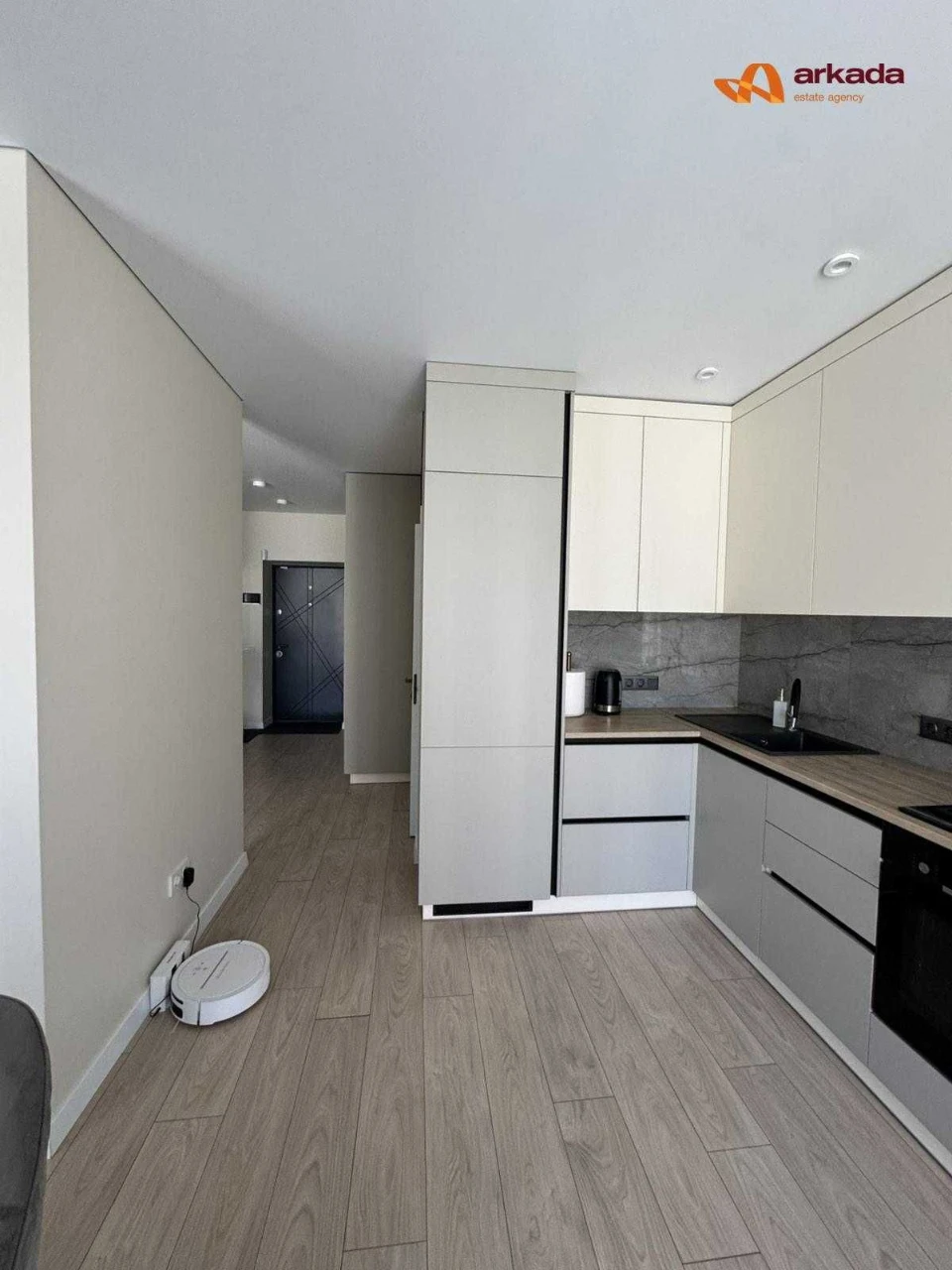 Selling 2-bedroom apartment in Clubne Mistechko.