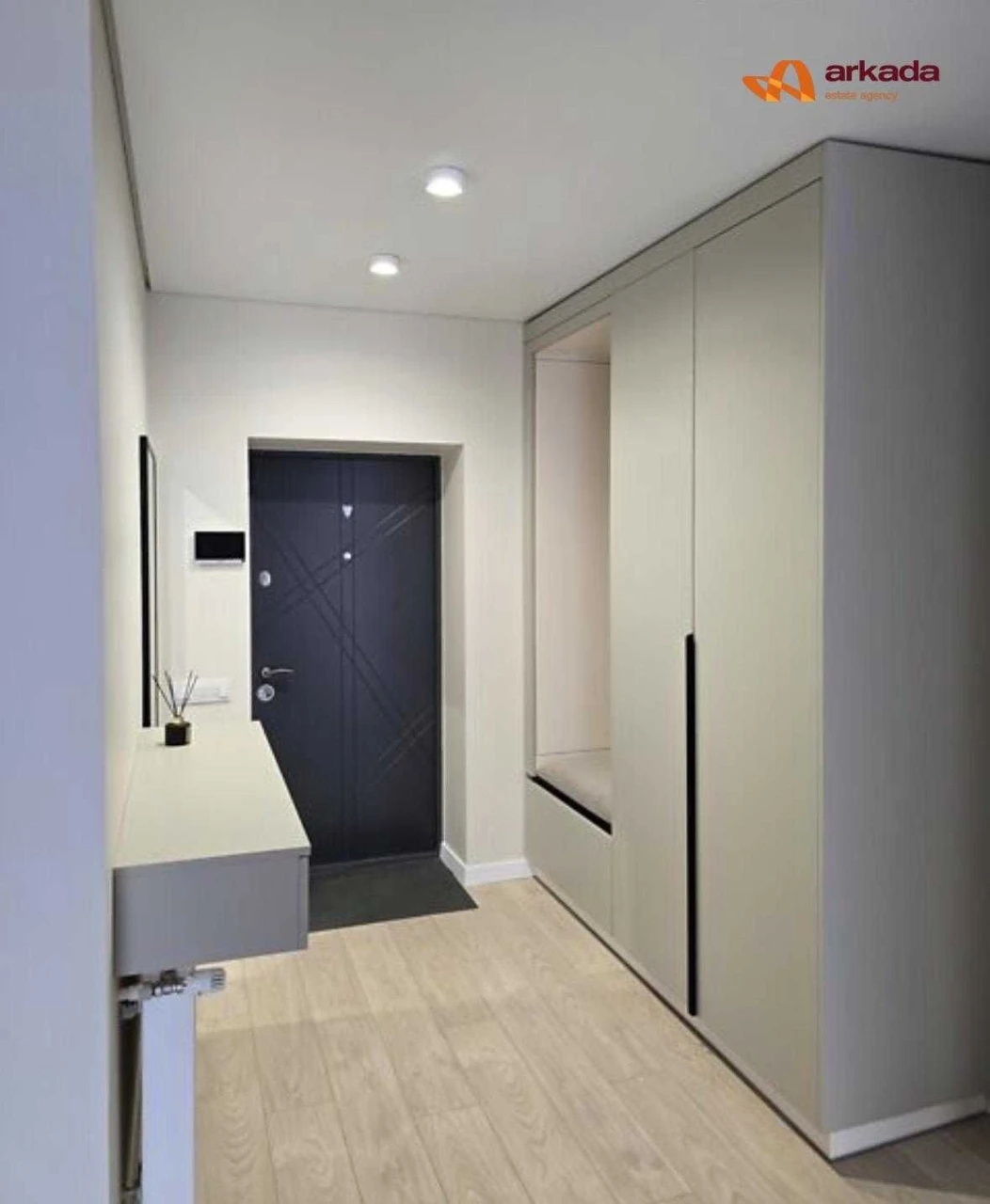Selling 2-bedroom apartment in Clubne Mistechko.