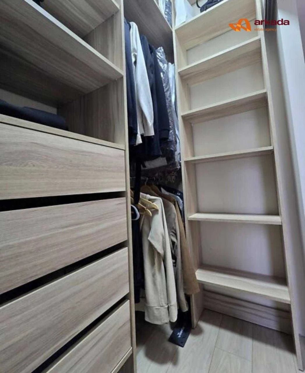 Selling 2-bedroom apartment in Clubne Mistechko.