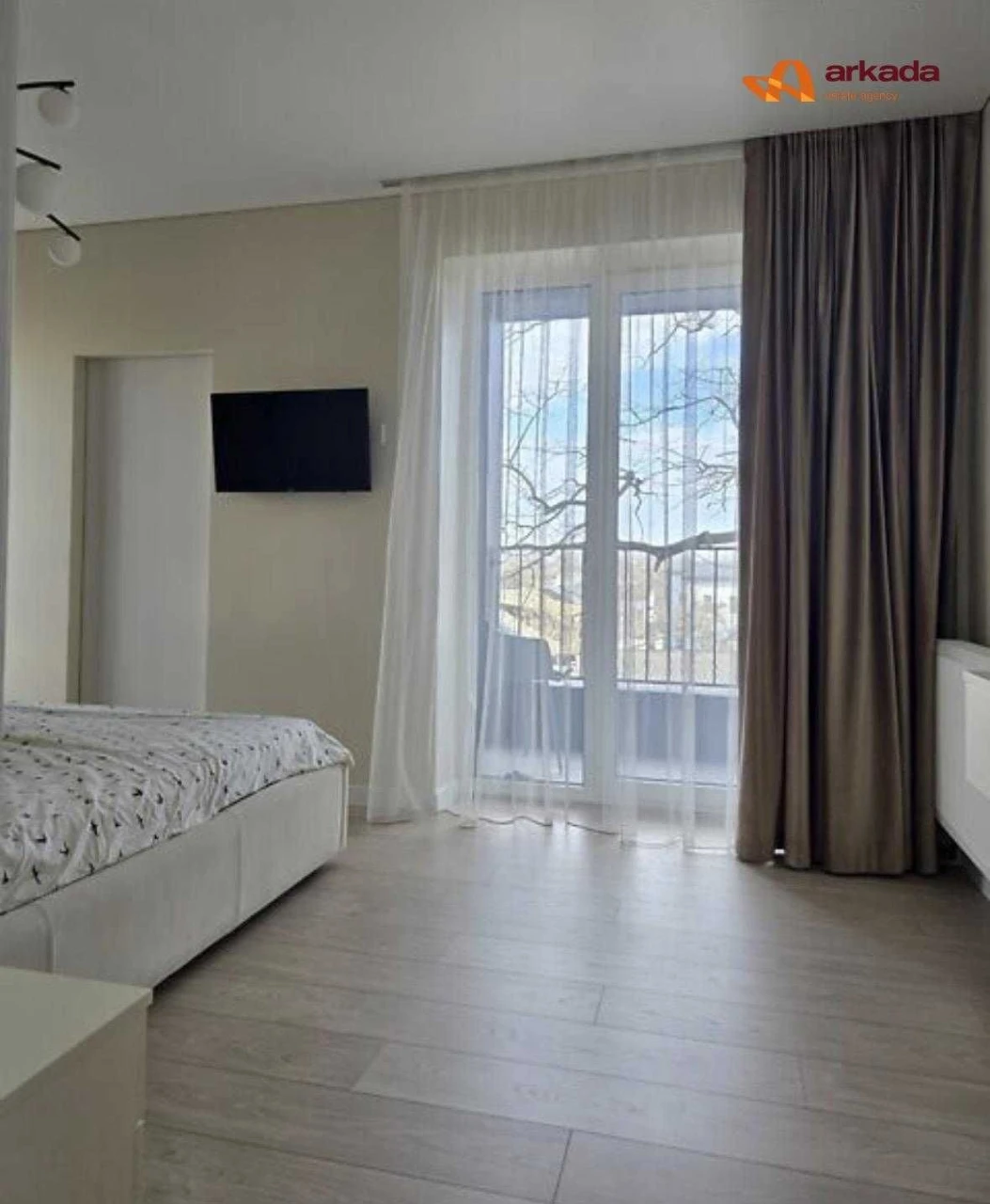 Selling 2-bedroom apartment in Clubne Mistechko.