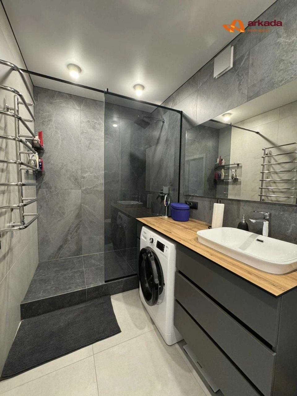 Selling 2-bedroom apartment in Clubne Mistechko.