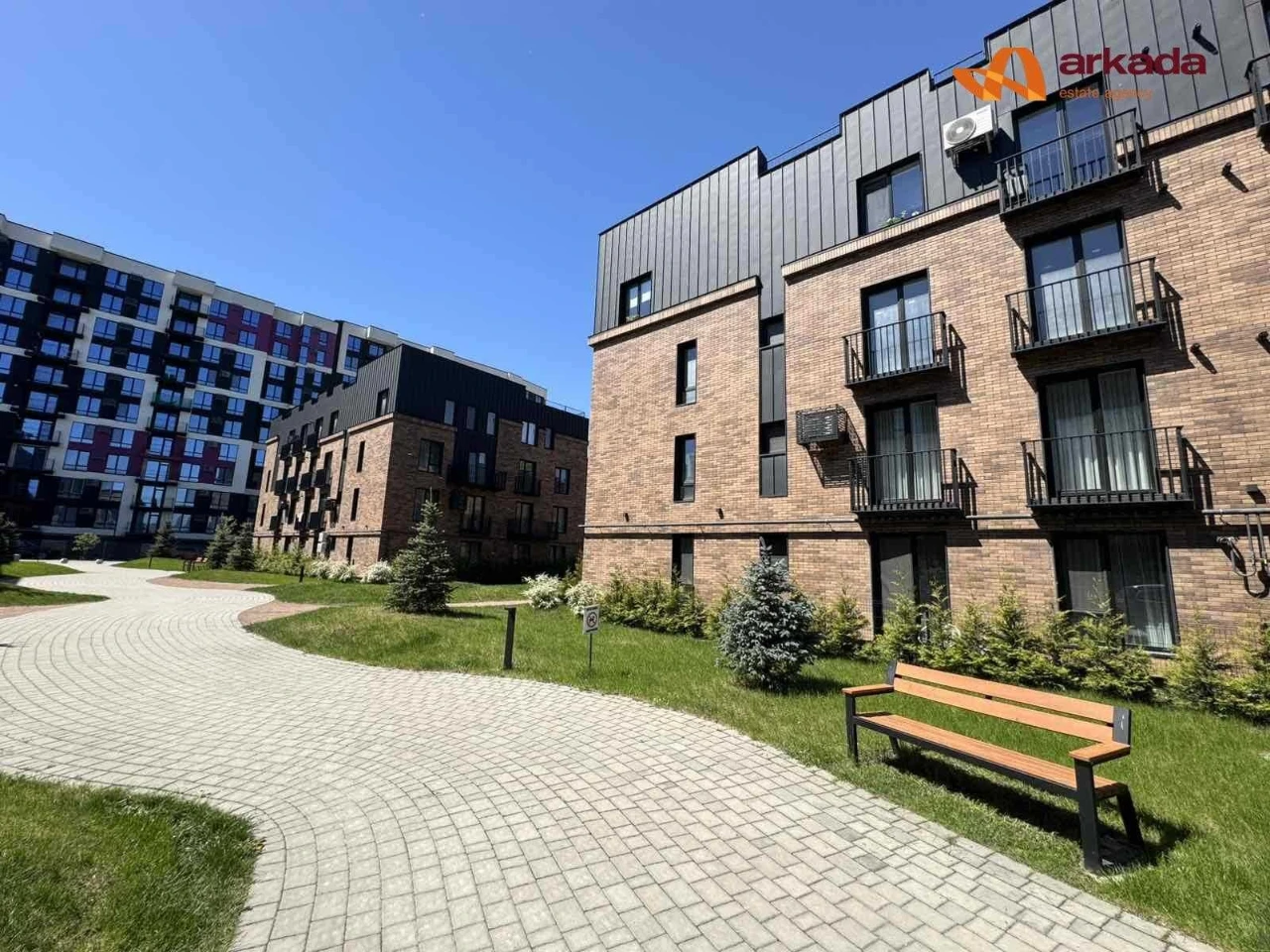Selling 2-bedroom apartment in Clubne Mistechko.