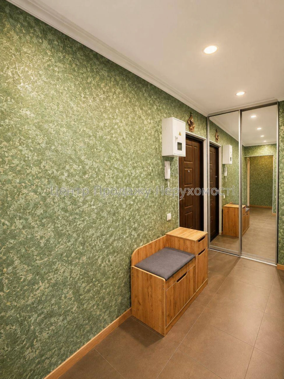 Sale of a 3-room apartment, 4/9 floors, 65 m² in Kyiv – Excellent location