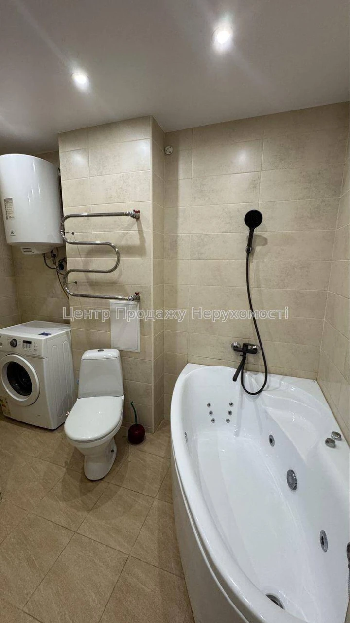 Sale of a 3-room apartment, 4/9 floors, 65 m² in Kyiv – Excellent location