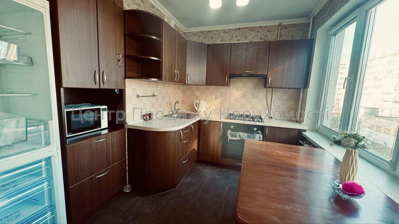 Sale of a 3-room apartment, 4/9 floors, 65 m² in Kyiv – Excellent location