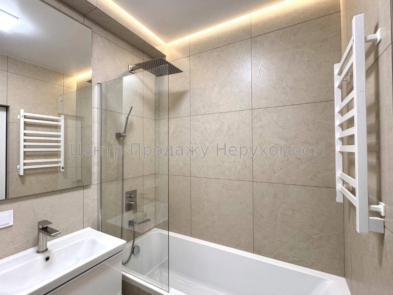 Sale of a 1-bedroom apartment, 41 m², 14/16 floor, New England residential complex, Kyiv.