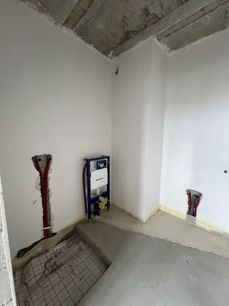 Продається трикімнатна квартира в ЖК «Парус» на березі озера