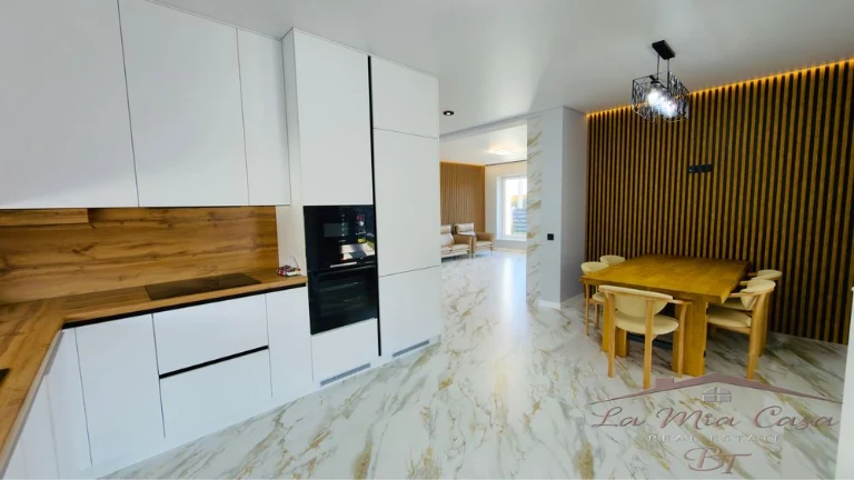 Sale of a VIP HI TECH style house with renovation
