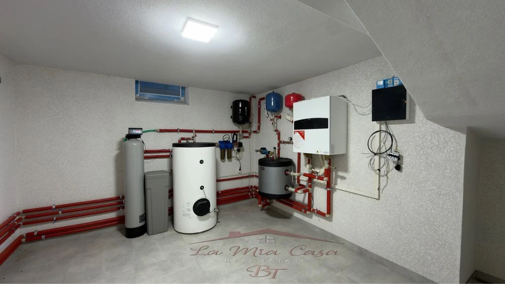Sale of a VIP HI TECH style house with renovation