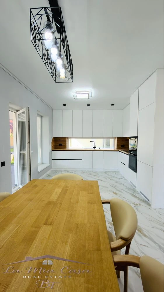 Sale of a VIP HI TECH style house with renovation