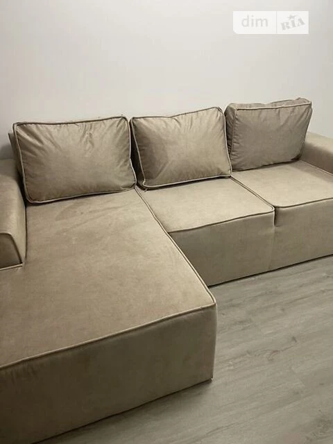 Sale of 1-room apartment 30 sq. m. on Mykhaylo Maksimovicha st. 24 •