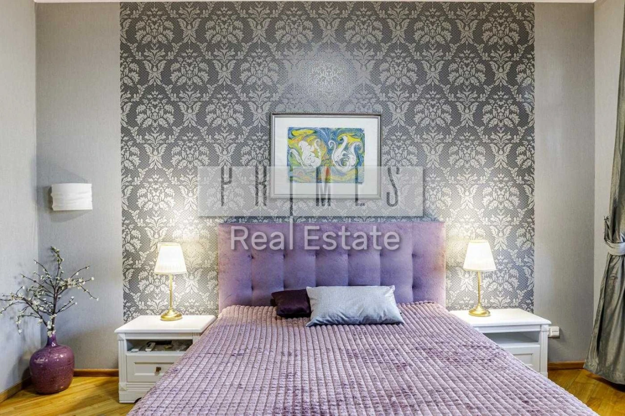 Sale of a 3-bedroom apartment on вул. Б. Хмельницького 82